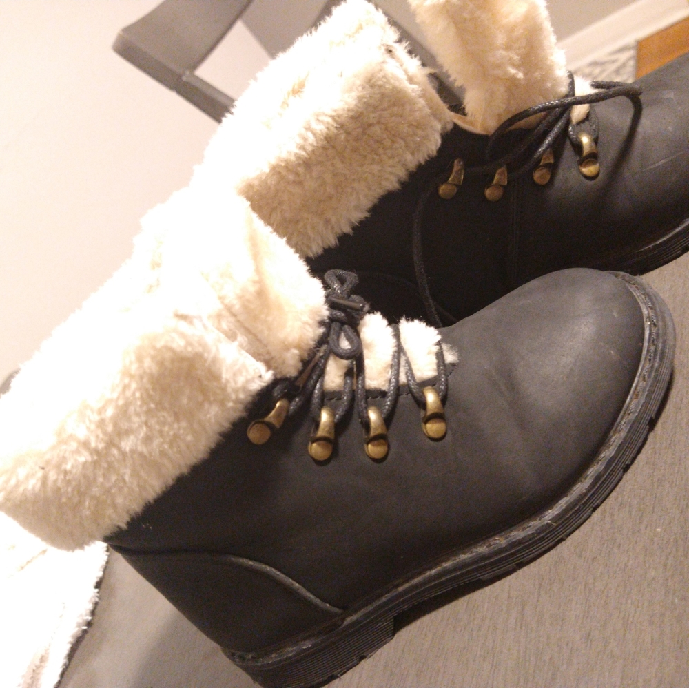 Kids fur lined boots